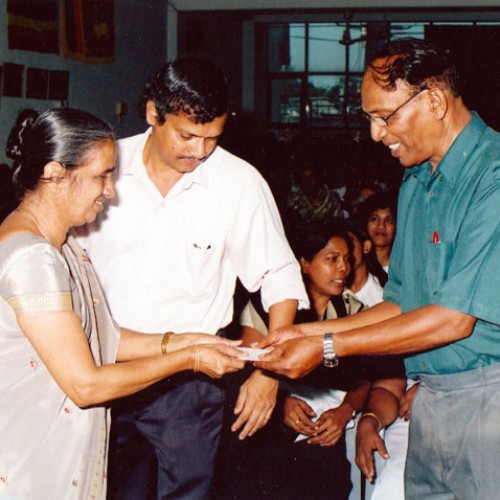 අප සමිතියේ ප්‍රථම සභාපතිනියට උපහාර දක්වමින්